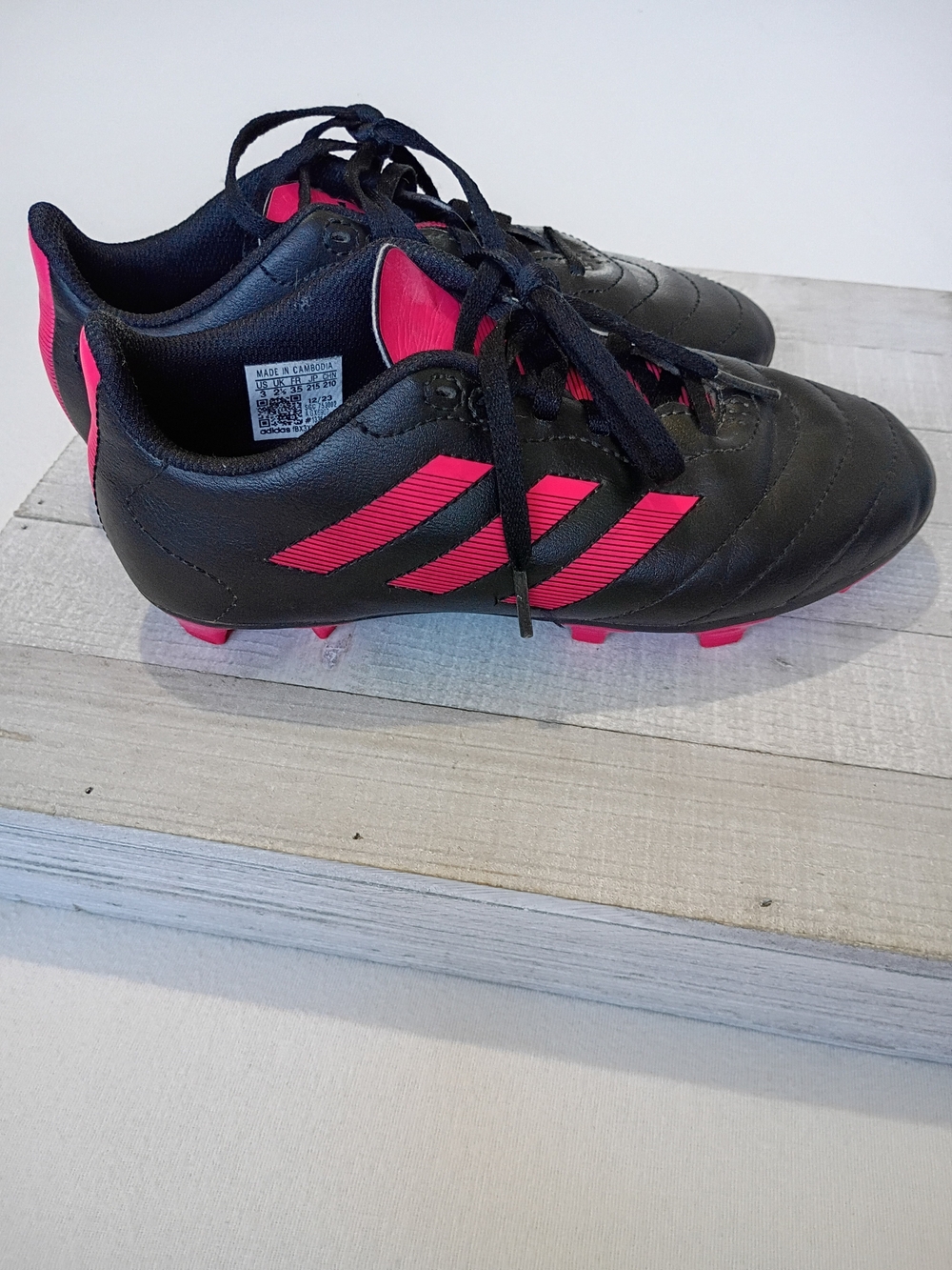 Adidas Goletto VIII FG youth soccer cleats in black with pink accents Sz 3